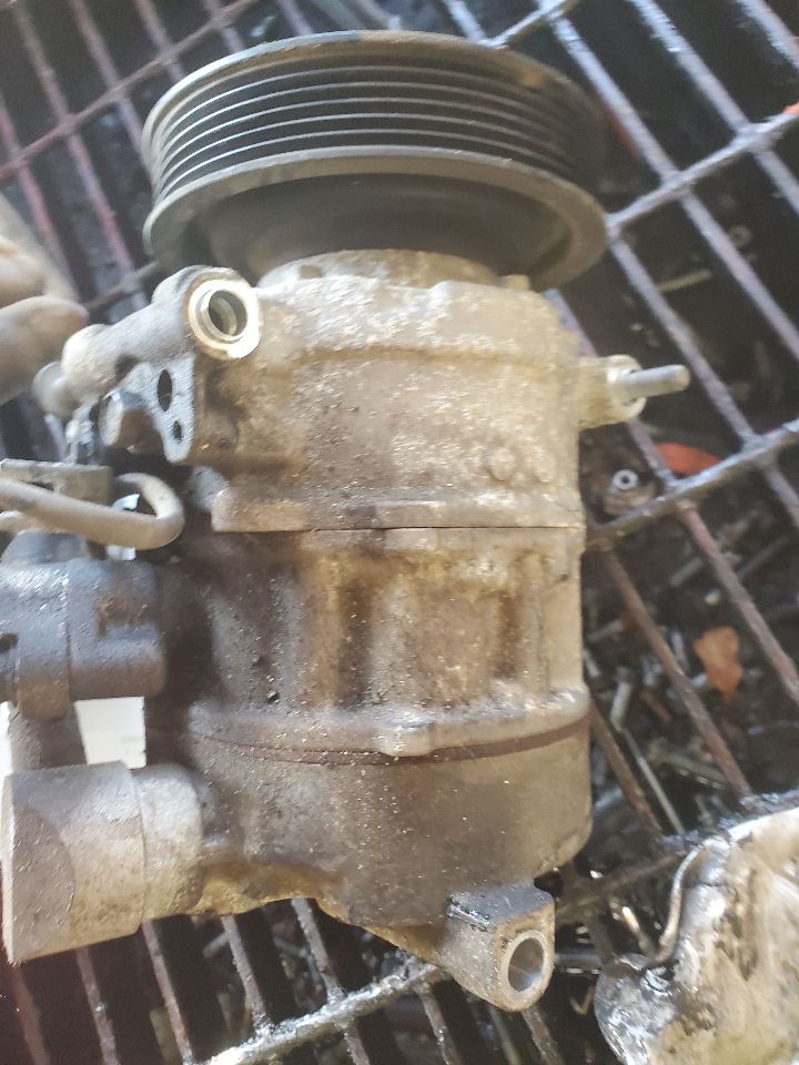 2015 AUDI Q5 6cyl Supercharged 3.0 AC COMPRESSOR - 239784 — photo 4