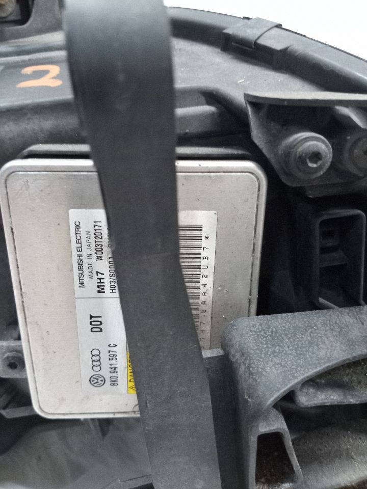 2011 AUDI A4 Left HEADLAMP ASSEMBLY - 24003 — photo 7