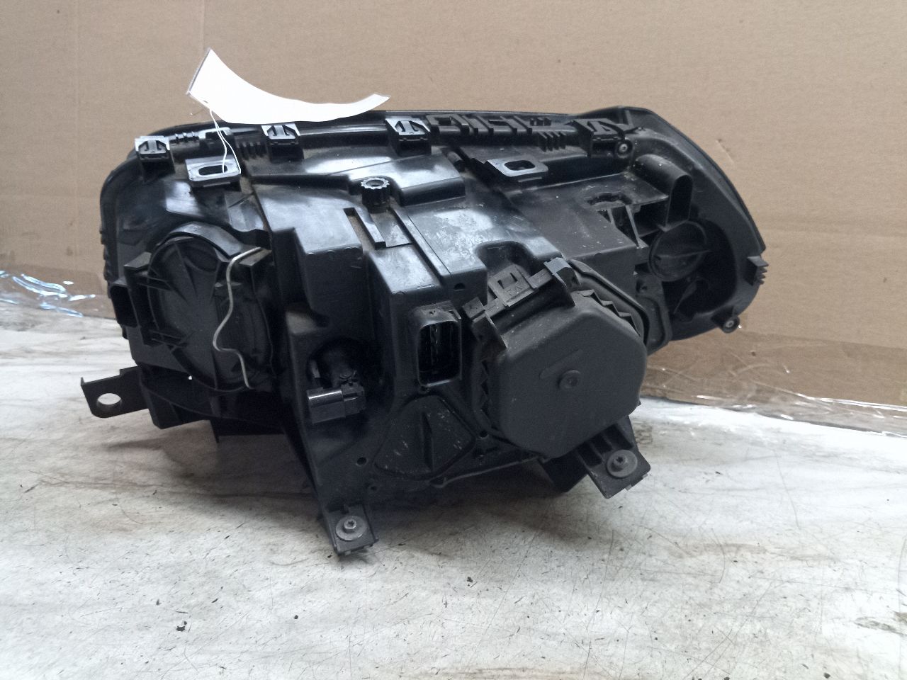 2007 BMW X3 6cyl Gasoline 3.0 Right HEADLAMP ASSEMBLY - 240462 — photo 3