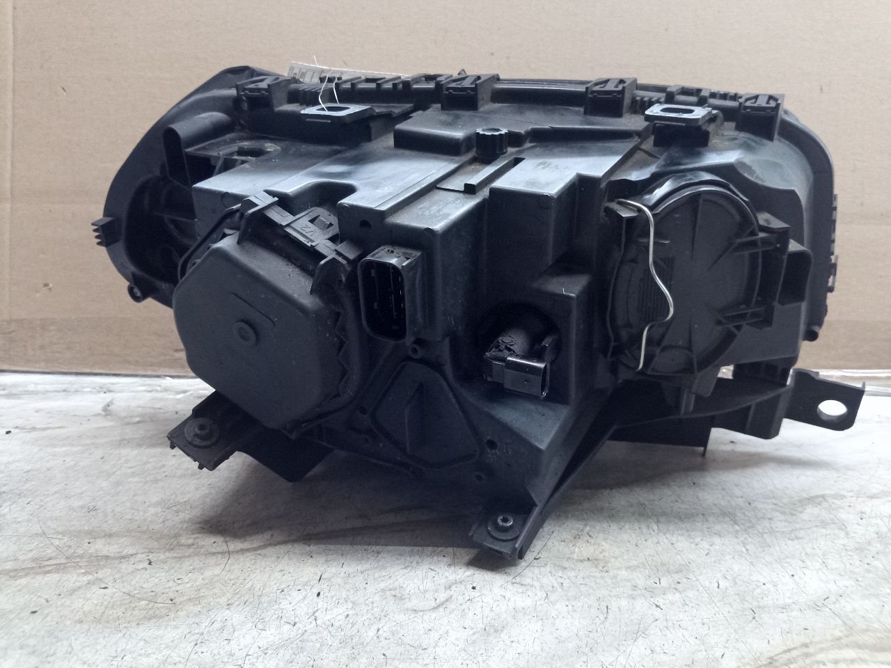 2007 BMW X3 6cyl Gasoline 3.0 Left HEADLAMP ASSEMBLY - 240463 — photo 4