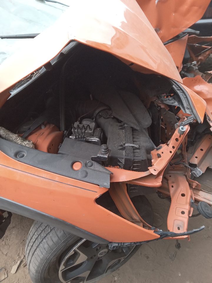 2018 SUBARU XV CROSSTREK 2.0L 4cyl Gasoline VVT Decklid  Tailgate - 240568 — photo 2
