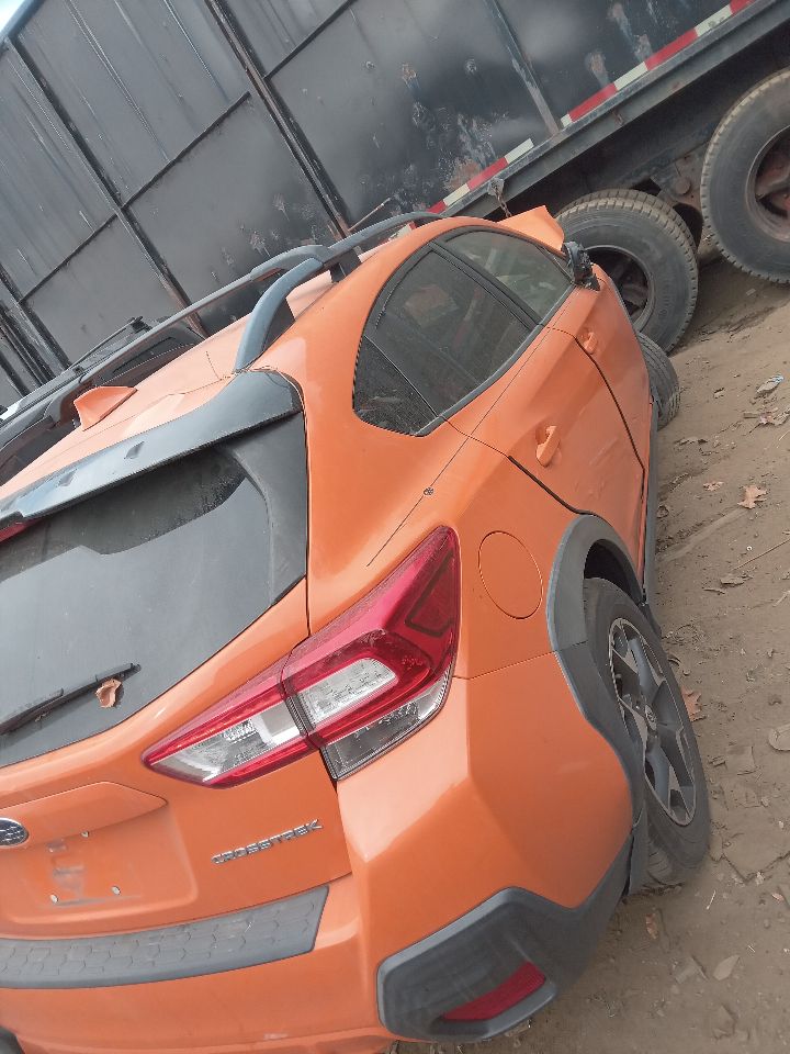 2018 SUBARU XV CROSSTREK 2.0L 4cyl Gasoline VVT Decklid  Tailgate - 240568 — photo 5