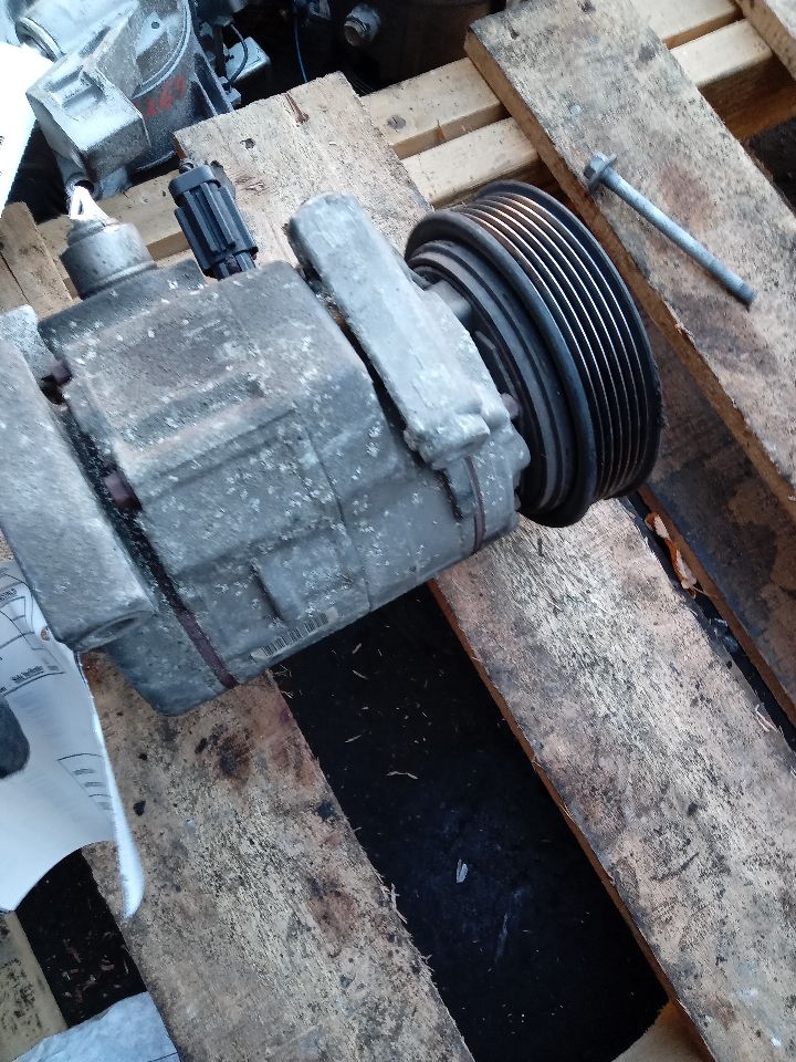 2011 CHRYSLER 200 6 cyl Gas Flex Fuel 3.6 AC COMPRESSOR - 240698 — photo 1