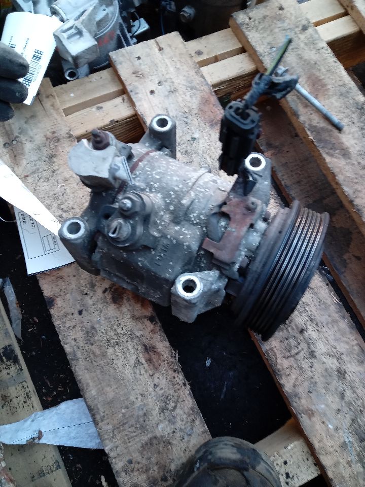 2011 CHRYSLER 200 6 cyl Gas Flex Fuel 3.6 AC COMPRESSOR - 240698 — photo 2