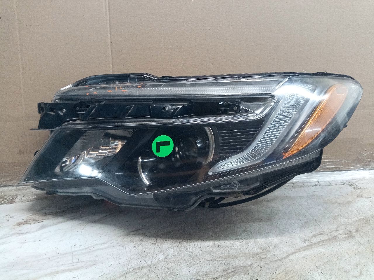 2017 HONDA PILOT 6cyl Gasoline 3.5 Left HEADLAMP ASSEMBLY - 241030