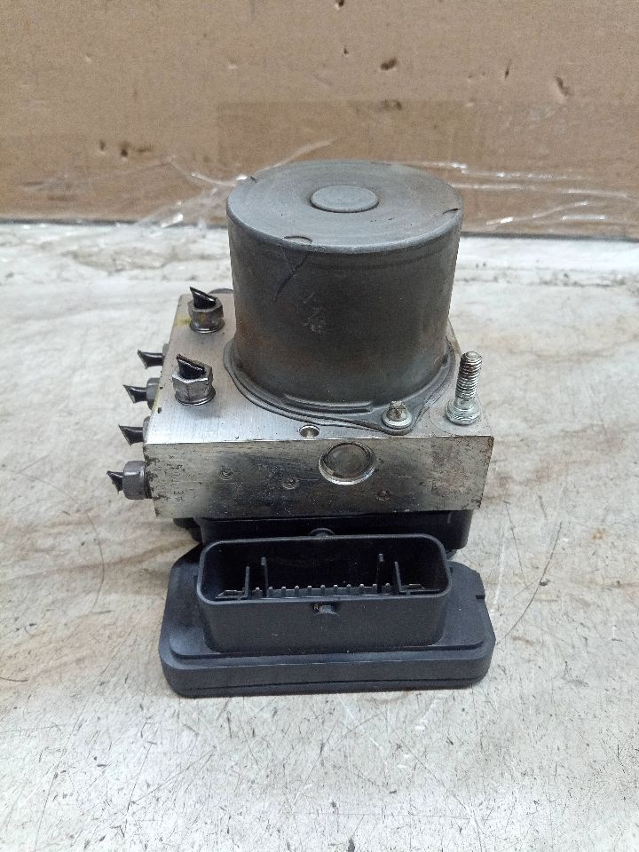 2013 TOYOTA SIENNA 6cyl Gasoline 3.5 Anti-lock Brake Pts - 241055 — photo 1