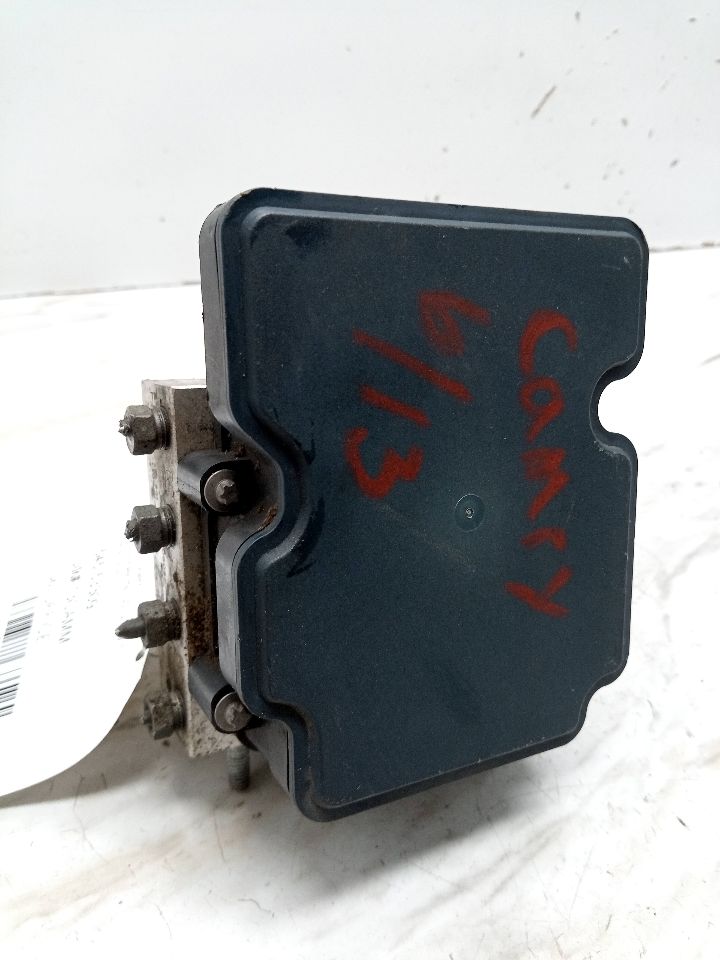 2014 TOYOTA CAMRY Anti-lock Brake Pts - 24134 — photo 1
