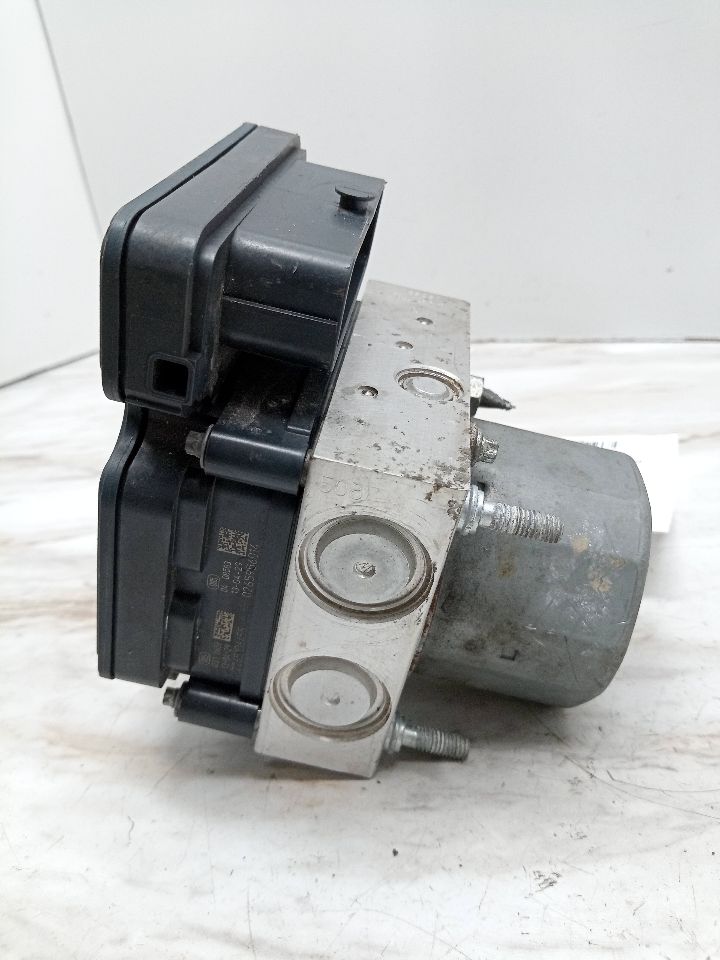 2014 TOYOTA CAMRY Anti-lock Brake Pts - 24134 — photo 2