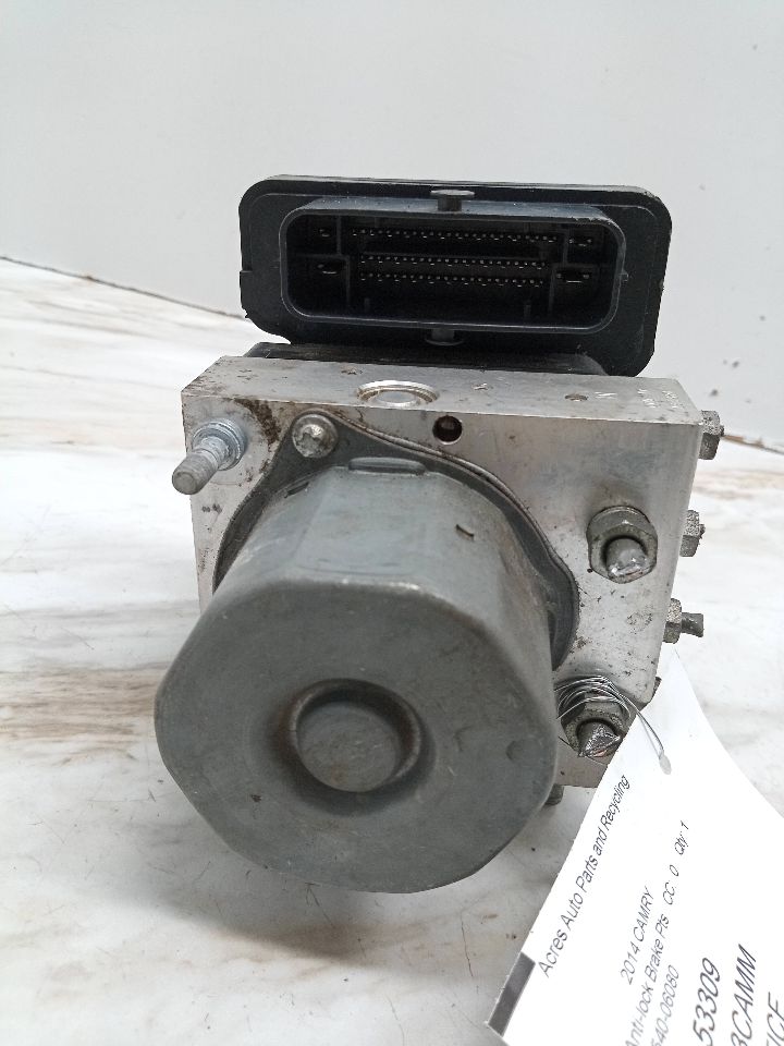 2014 TOYOTA CAMRY Anti-lock Brake Pts - 24134 — photo 3