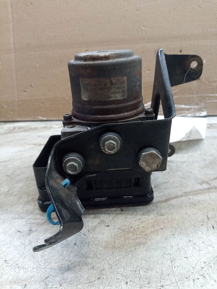 2005 ACURA TL 3.2L 6cyl Gasoline Anti-lock Brake Pts - 241594 — photo 2