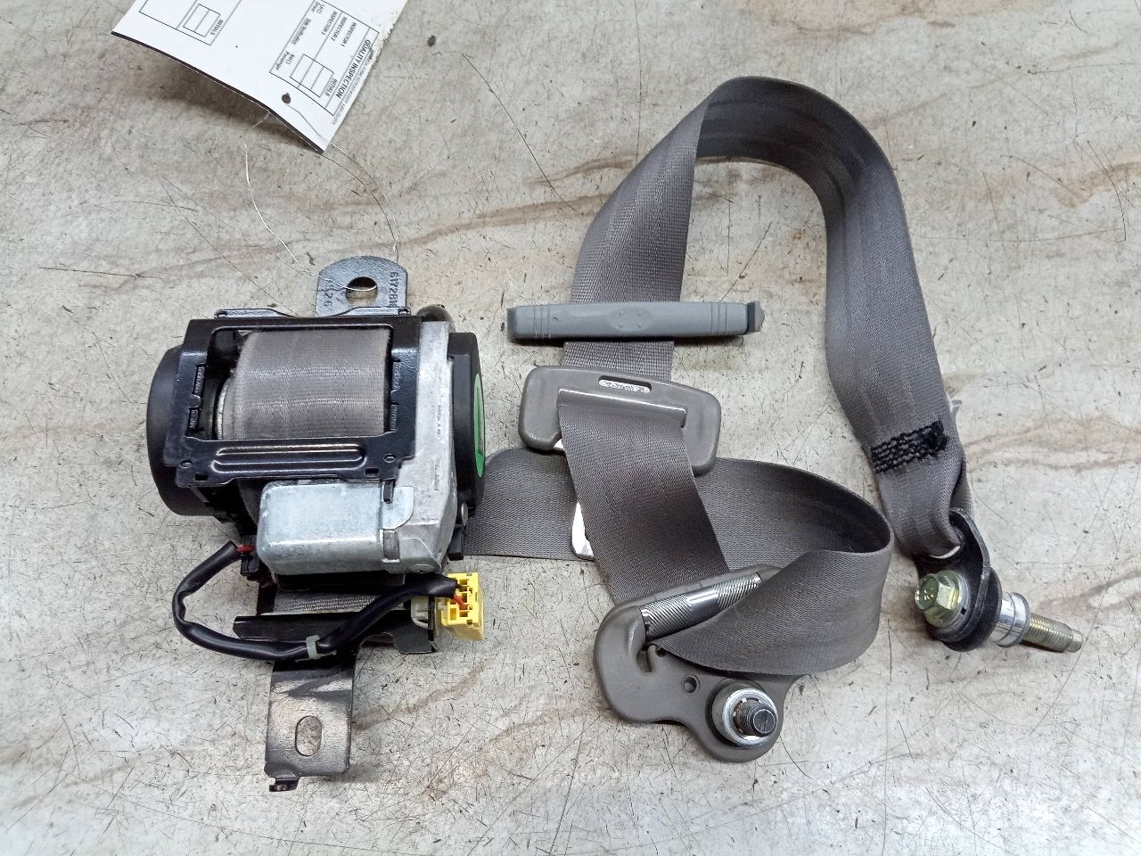 2010 HONDA ODYSSEY Seat Belt, Front - 241943 — photo 1