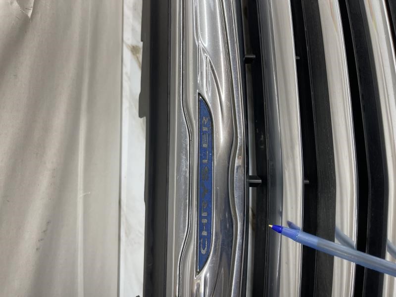 2012 CHRYSLER 200 GRILLE - 2426 — photo 2