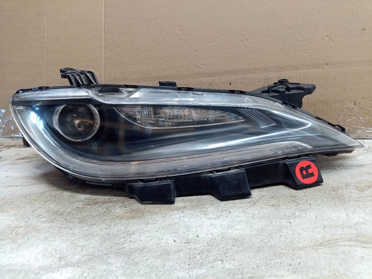 2015 CHRYSLER 200 6 cyl Gas Flex Fuel 3.6 Right HEADLAMP ASSEMBLY - 243394