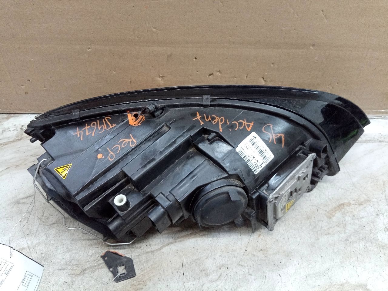 2010 AUDI TT 4cyl Gasoline Turbo 2.0 Left HEADLAMP ASSEMBLY - 243901 — photo 3