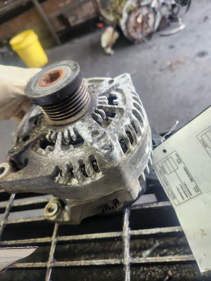2013 BMW X1 4cyl Gasoline Turbo 2.0 ALTERNATOR - 244045 — photo 4