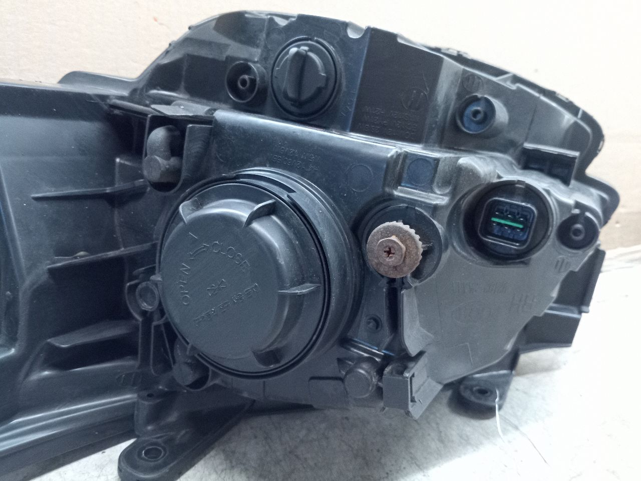 2011 KIA SOUL 4cyl Gasoline 1.6 Right HEADLAMP ASSEMBLY - 244449 — photo 5