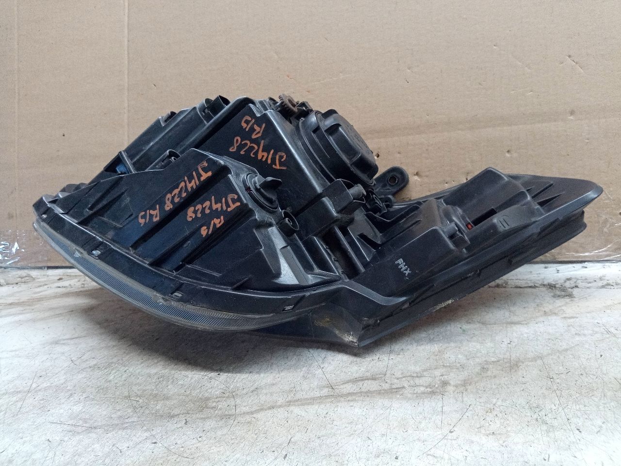 2011 KIA SOUL 4cyl Gasoline 1.6 Right HEADLAMP ASSEMBLY - 244449 — photo 6