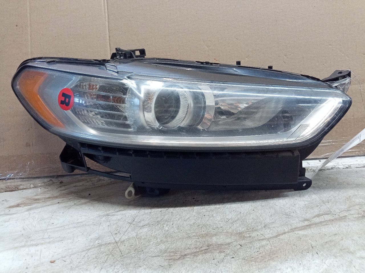 2014 FORD FUSION 4cyl Gasoline 2.5 Right HEADLAMP ASSEMBLY - 244456 — photo 1