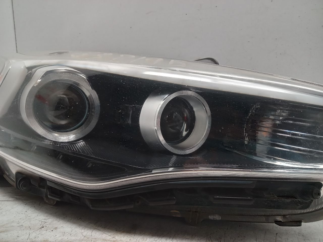 2014 KIA CADENZA 6cyl Gasoline 3.3 Right HEADLAMP ASSEMBLY - 244743 — photo 2