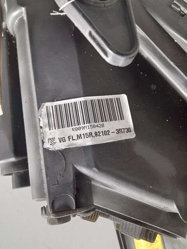 2014 KIA CADENZA 6cyl Gasoline 3.3 Right HEADLAMP ASSEMBLY - 244743 — photo 4