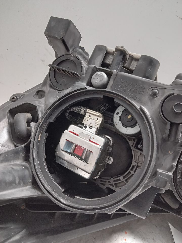 2014 KIA CADENZA 6cyl Gasoline 3.3 Right HEADLAMP ASSEMBLY - 244743 — photo 7