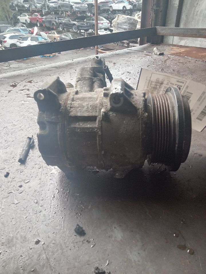 2008 LEXUS LS460 8cyl Gasoline 4.6 AC COMPRESSOR - 244846 — photo 2