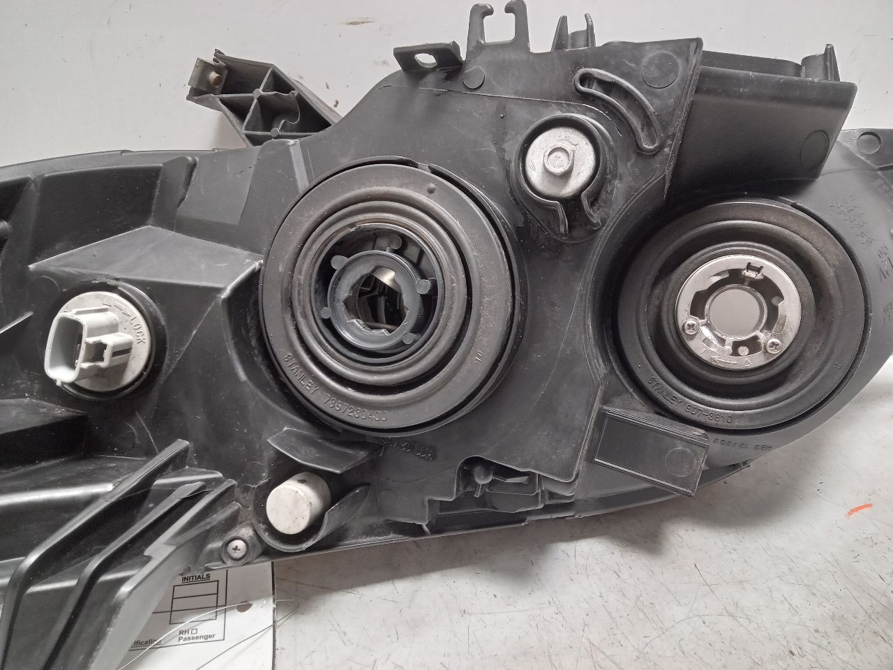 2013 TOYOTA SIENNA 6cyl Gasoline 3.5 Right HEADLAMP ASSEMBLY - 244914 — photo 5