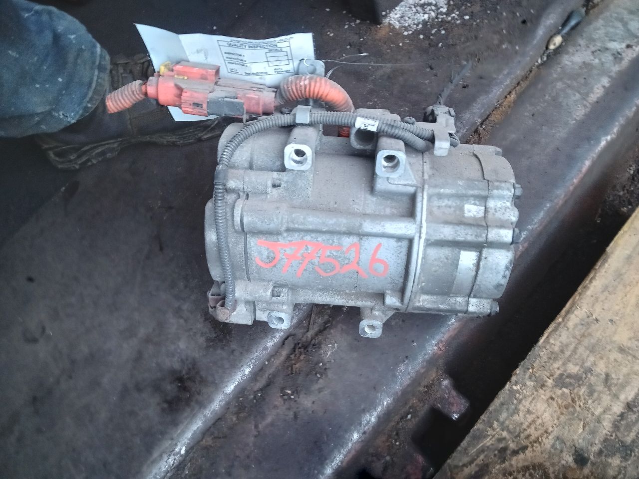 2015 KIA OPTIMA 4cyl Hybrid 2.4 AC COMPRESSOR - 245238 — photo 2