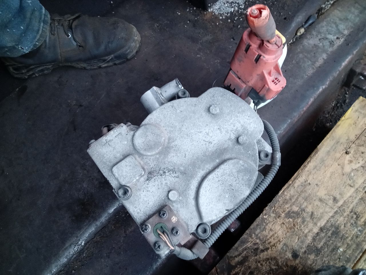 2015 KIA OPTIMA 4cyl Hybrid 2.4 AC COMPRESSOR - 245238 — photo 5