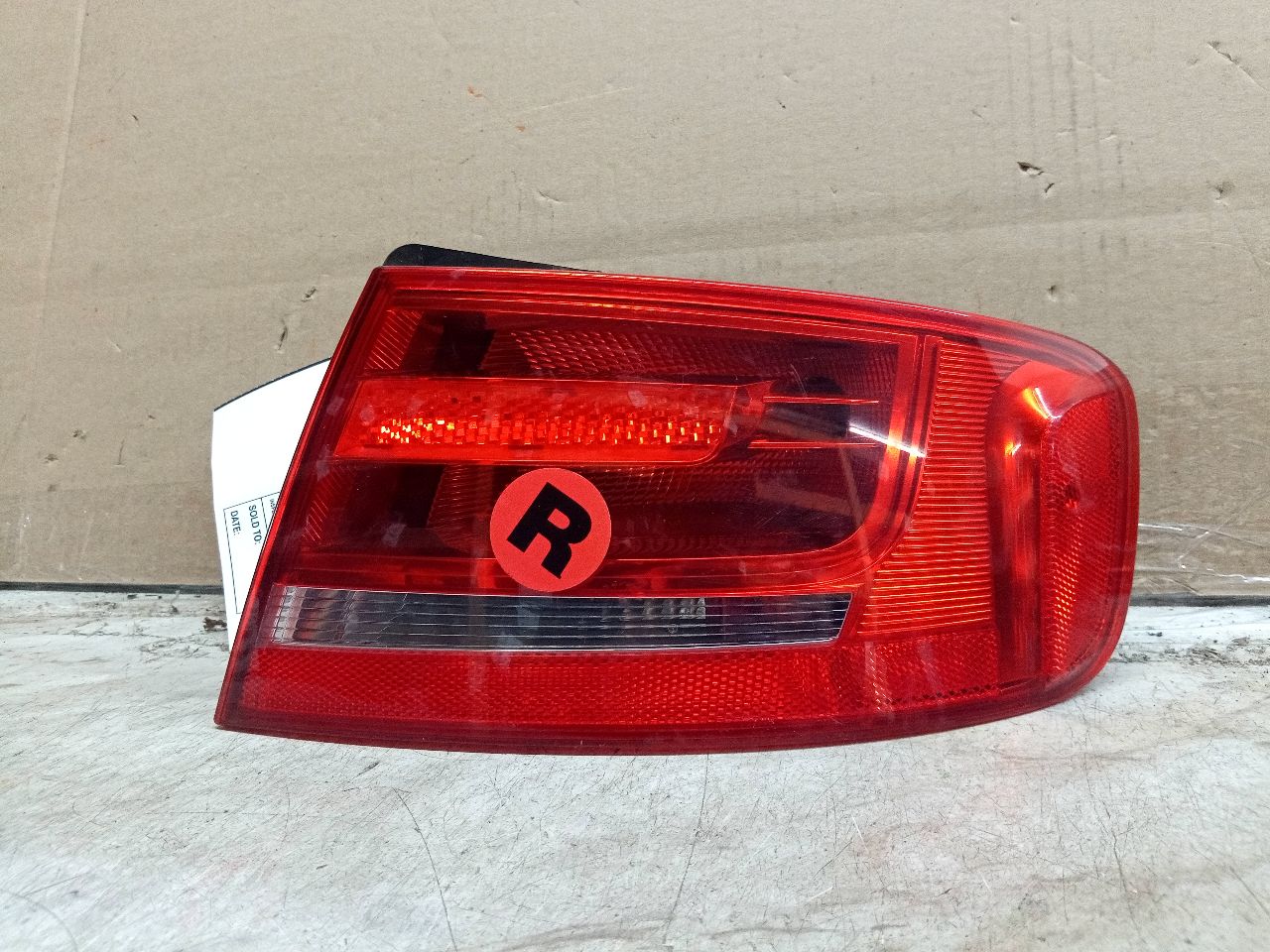 2010 AUDI A4 4cyl Gasoline Turbo 2.0 Right TAIL LAMP - 245806 — photo 1