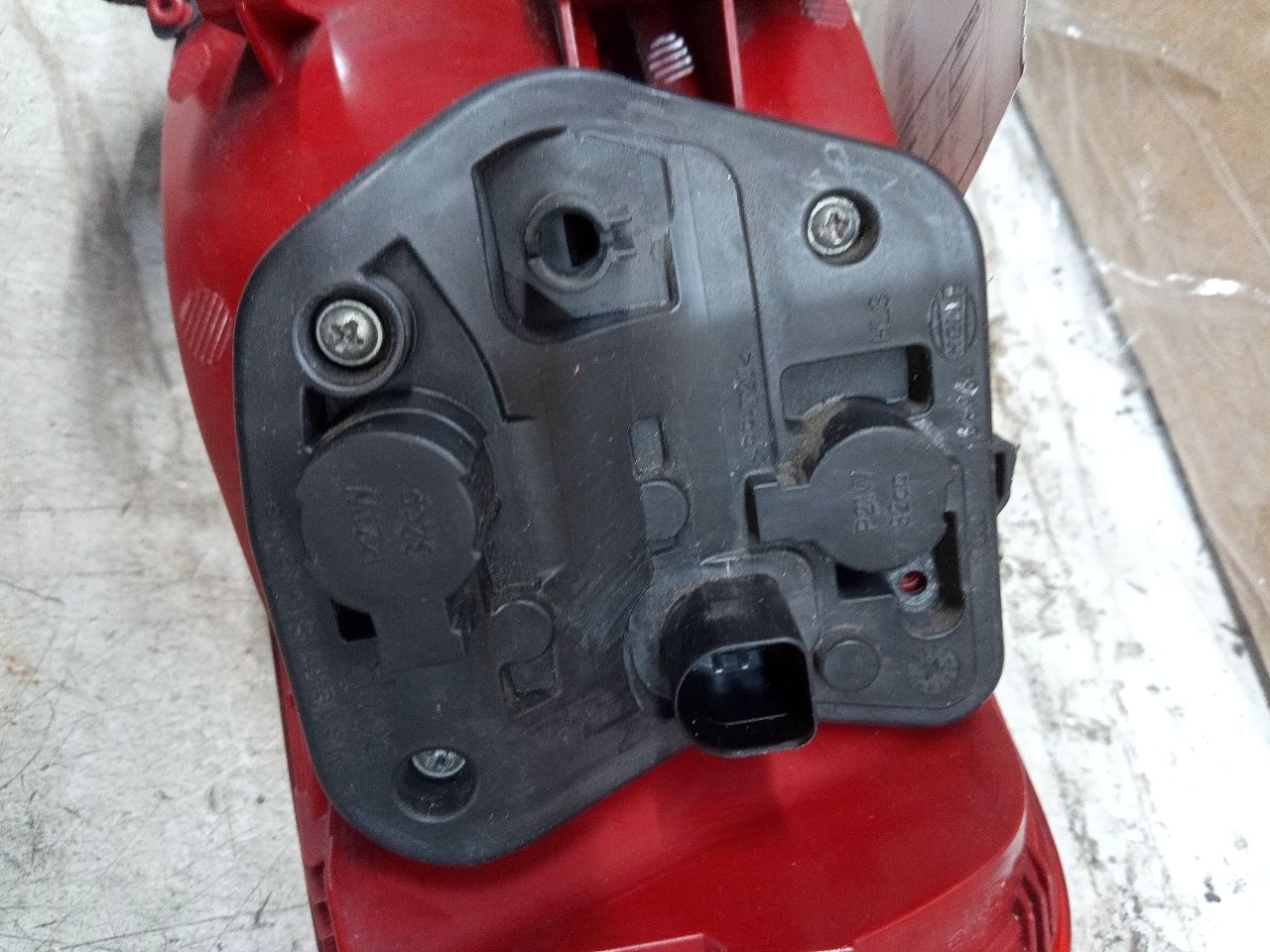 2010 AUDI A4 4cyl Gasoline Turbo 2.0 Right TAIL LAMP - 245806 — photo 4
