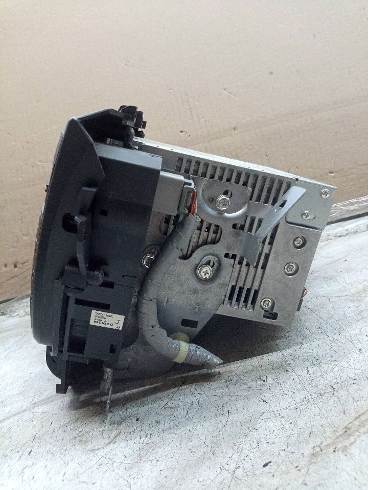 2009 ACURA TL 3.5L 6cyl Gasoline VVT Radio Audio - 246276 — photo 2