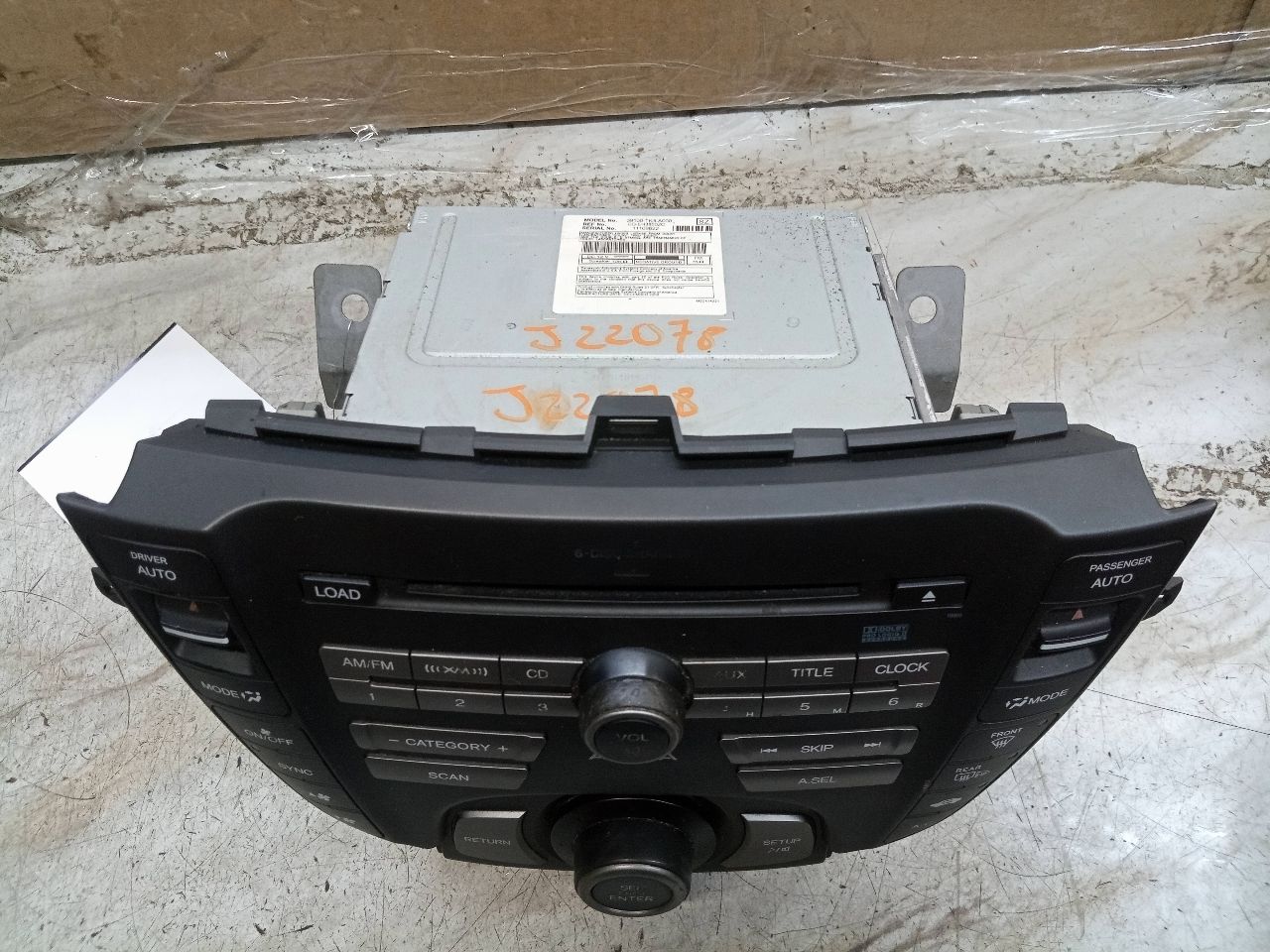 2009 ACURA TL 3.5L 6cyl Gasoline VVT Radio Audio - 246276 — photo 4
