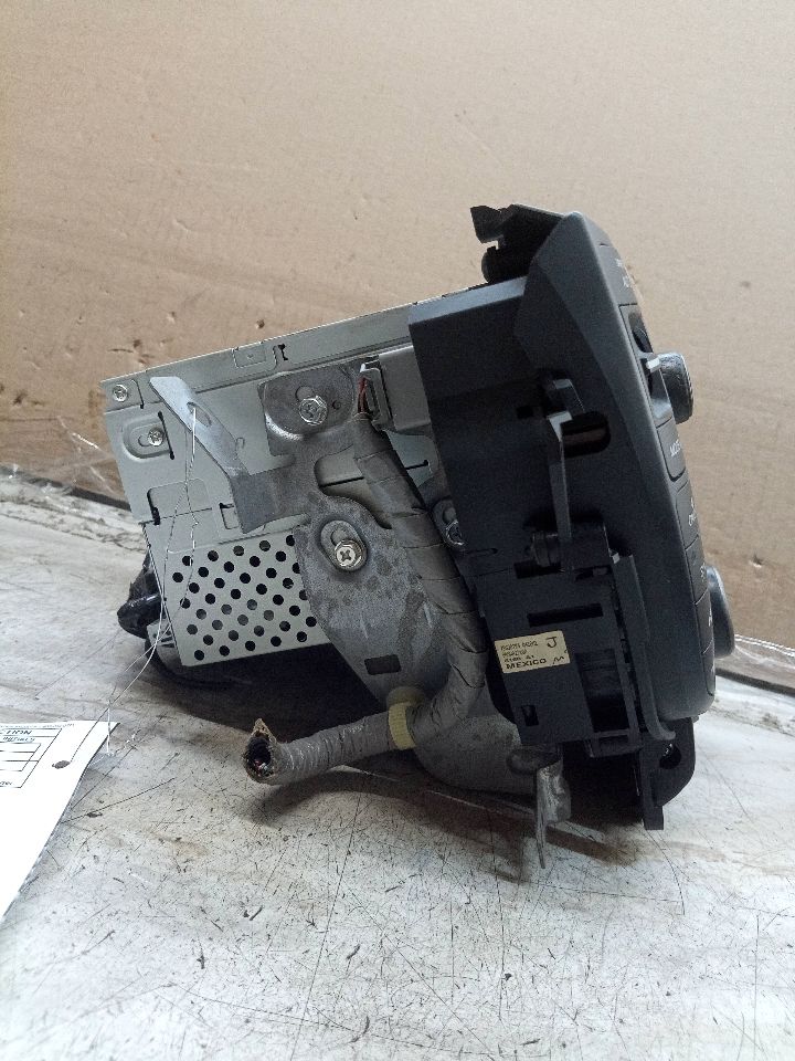 2009 ACURA TL 3.5L 6cyl Gasoline VVT Radio Audio - 246276 — photo 6