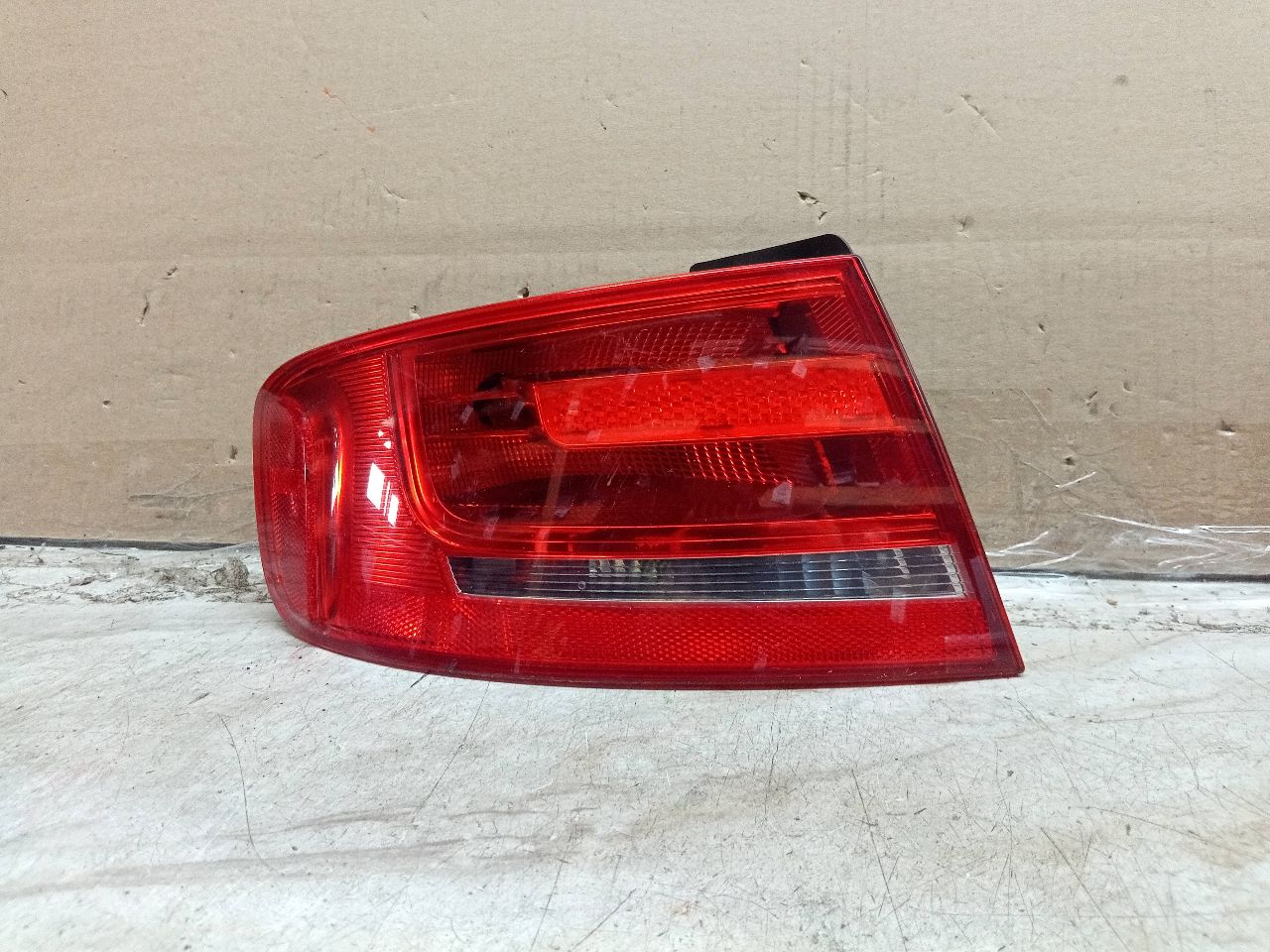 2010 AUDI A4 4cyl Gasoline Turbo 2.0 Left TAIL LAMP - 246360 — photo 1