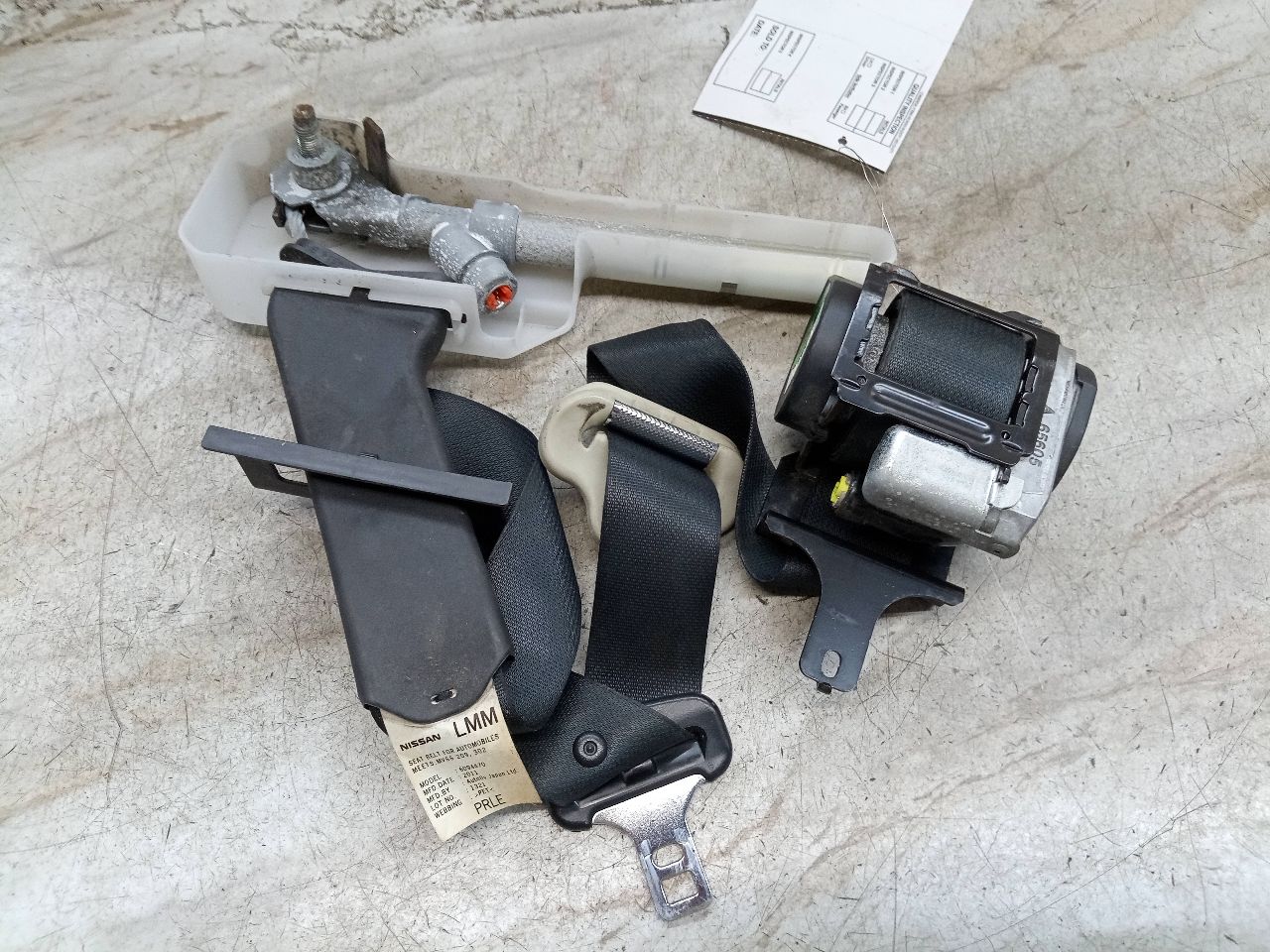 2011 NISSAN ROGUE 4cyl Gasoline 2.5 DOHC Seat Belt, Front - 247868 — photo 1