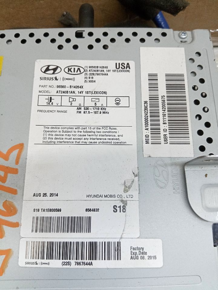 2015 HYUNDAI GENESIS 6cyl Gasoline 3.8 Radio Audio - 248115 — photo 3
