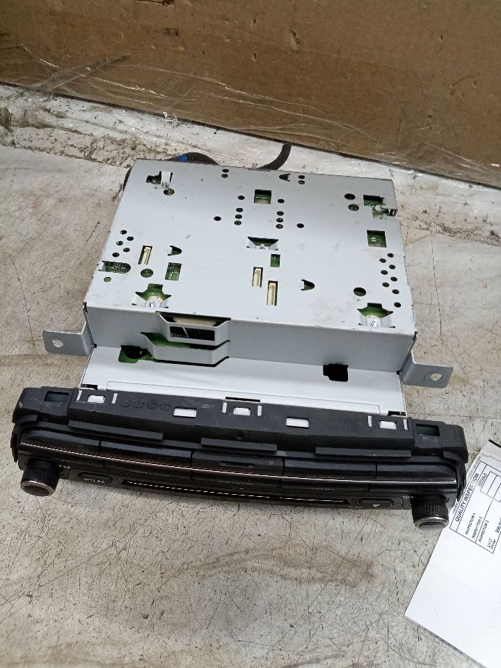 2015 HYUNDAI GENESIS 6cyl Gasoline 3.8 Radio Audio - 248115 — photo 7