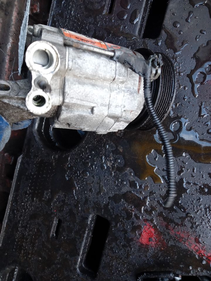 2010 CHEVROLET EQUINOX 6cyl Gasoline 3.0 AC COMPRESSOR - 250269 — photo 4
