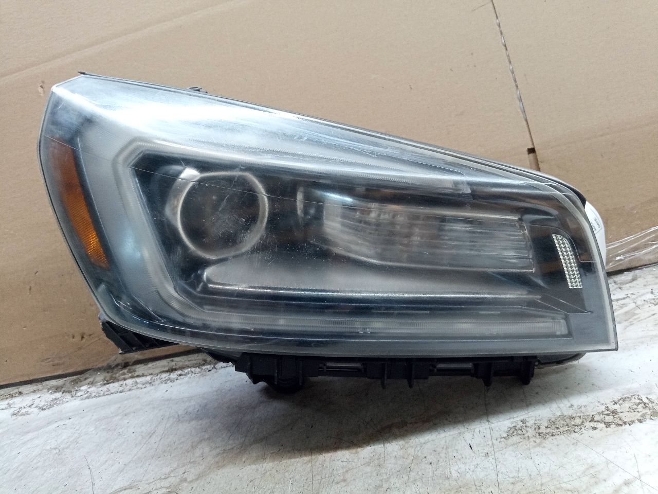 2013 GMC ACADIA 6cyl Gasoline 3.6 Right HEADLAMP ASSEMBLY - 252755
