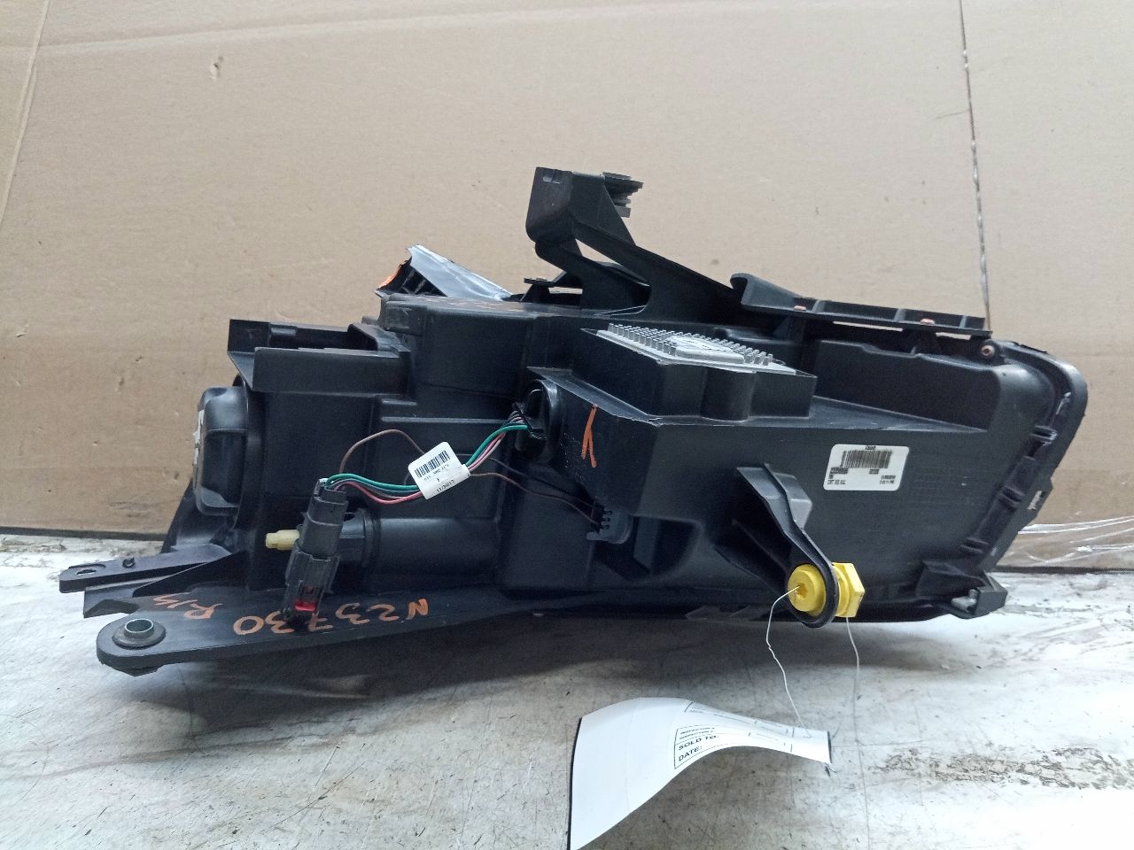 2013 GMC ACADIA 6cyl Gasoline 3.6 Right HEADLAMP ASSEMBLY - 252755 — photo 4