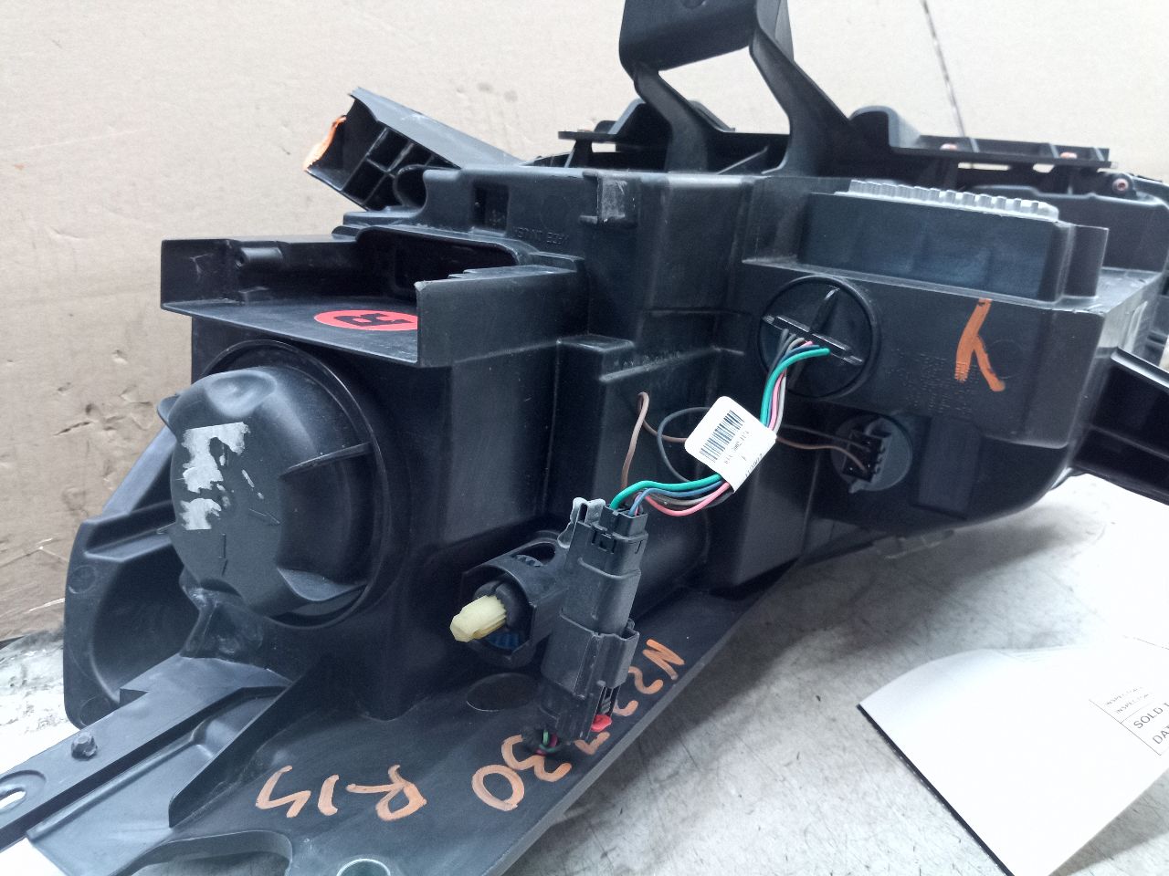 2013 GMC ACADIA 6cyl Gasoline 3.6 Right HEADLAMP ASSEMBLY - 252755 — photo 6