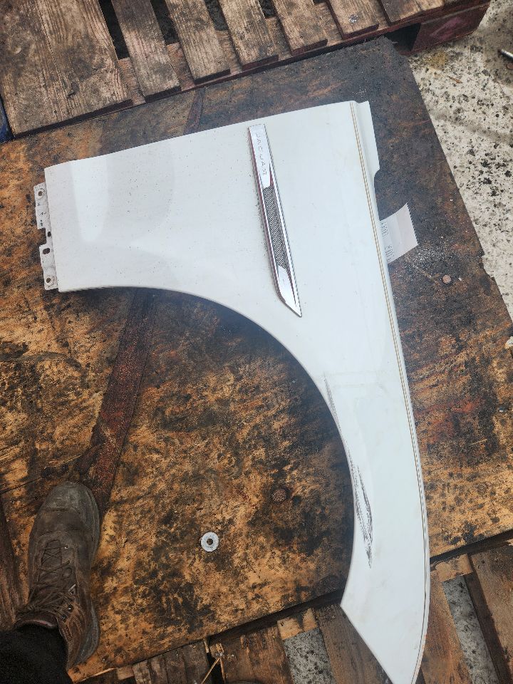2015 JAGUAR XJ 6cyl Supercharged 3.0 Right FENDER - 254009