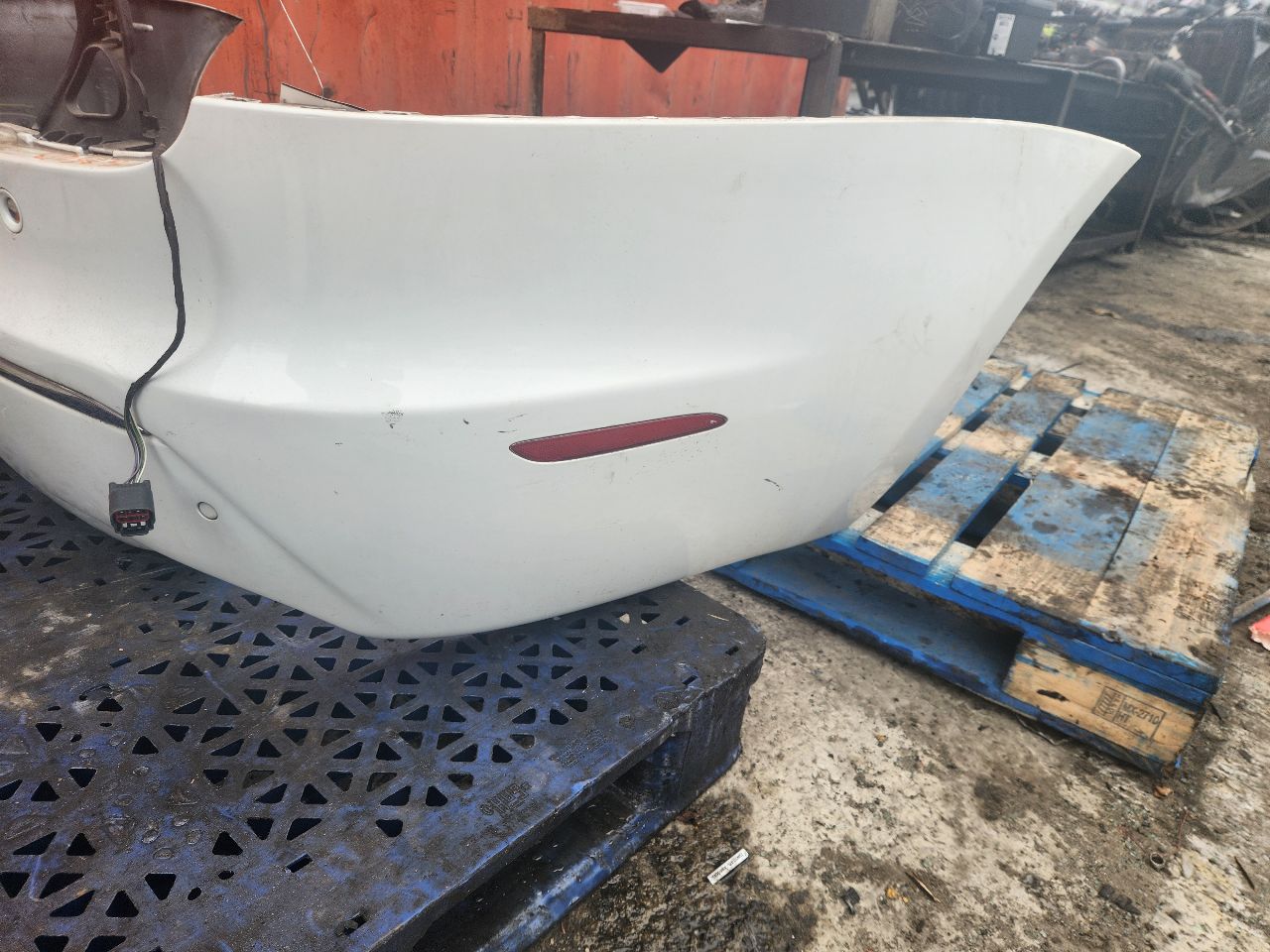 2015 JAGUAR XJ 6cyl Supercharged 3.0 BUMPER ASSY, REAR - 254023 — photo 2