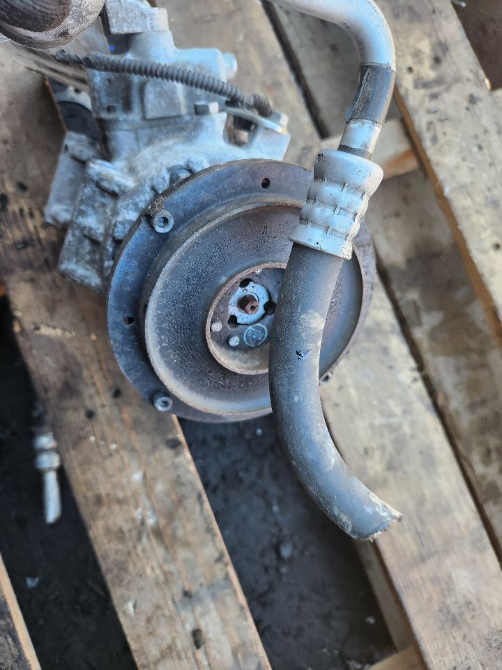 2008 LEXUS LS460 8cyl Gasoline 4.6 AC COMPRESSOR - 254789 — photo 2