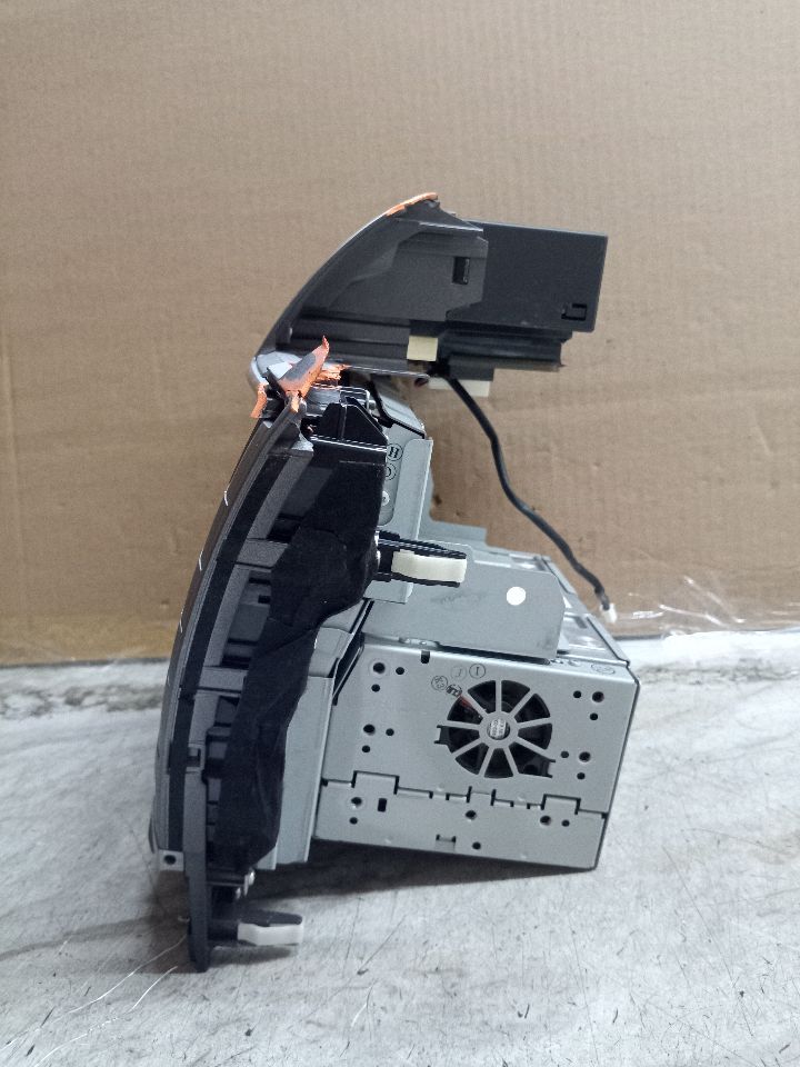 2010 LEXUS LS460 8cyl Gasoline 4.6 Radio Audio - 254844 — photo 2