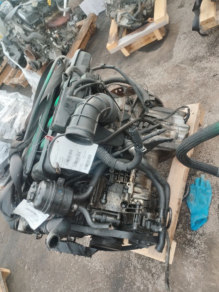 2004 BMW 325i 6cyl Gasoline 2.5 ENGINE ASSEMBLY - 255134