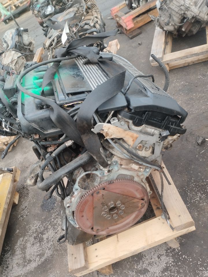 2004 BMW 325i 6cyl Gasoline 2.5 ENGINE ASSEMBLY - 255134 — photo 4