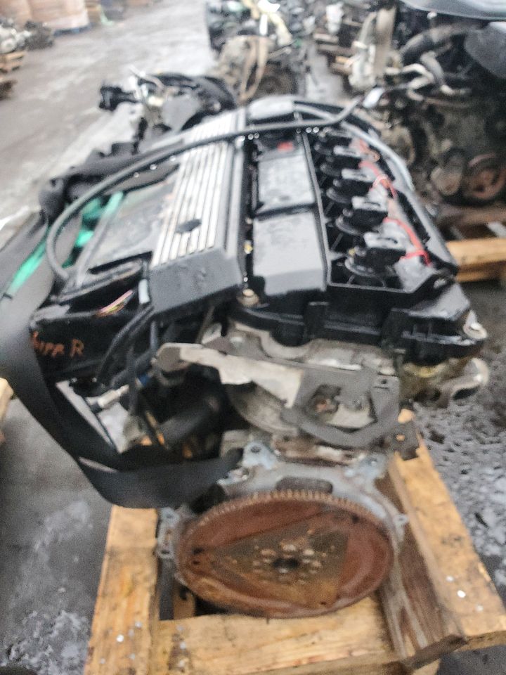 2004 BMW 325i 6cyl Gasoline 2.5 ENGINE ASSEMBLY - 255134 — photo 5