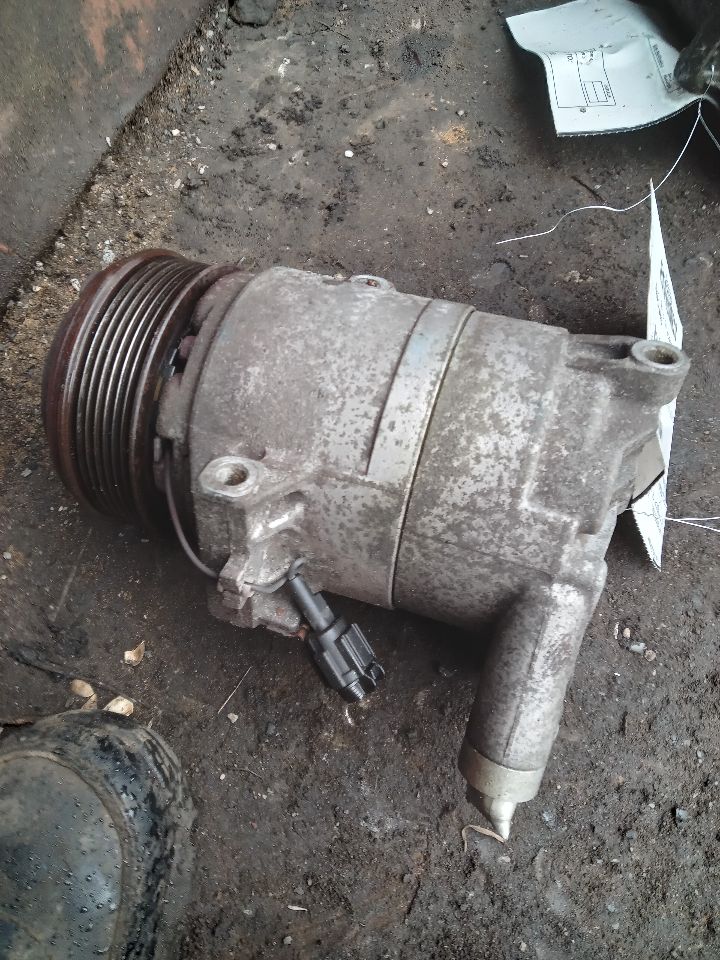2009 NISSAN PATHFINDER 6cyl Gasoline 4.0 AC COMPRESSOR - 255583 — photo 1
